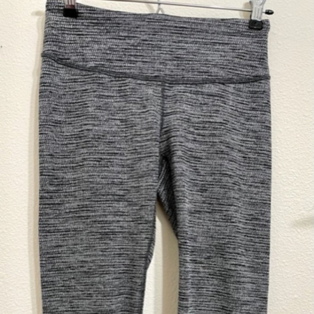 Lucy Activewear S cropped leggings black yoga pants worn once